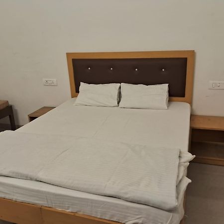 Hotel Rk Lawns Gonda Exterior foto