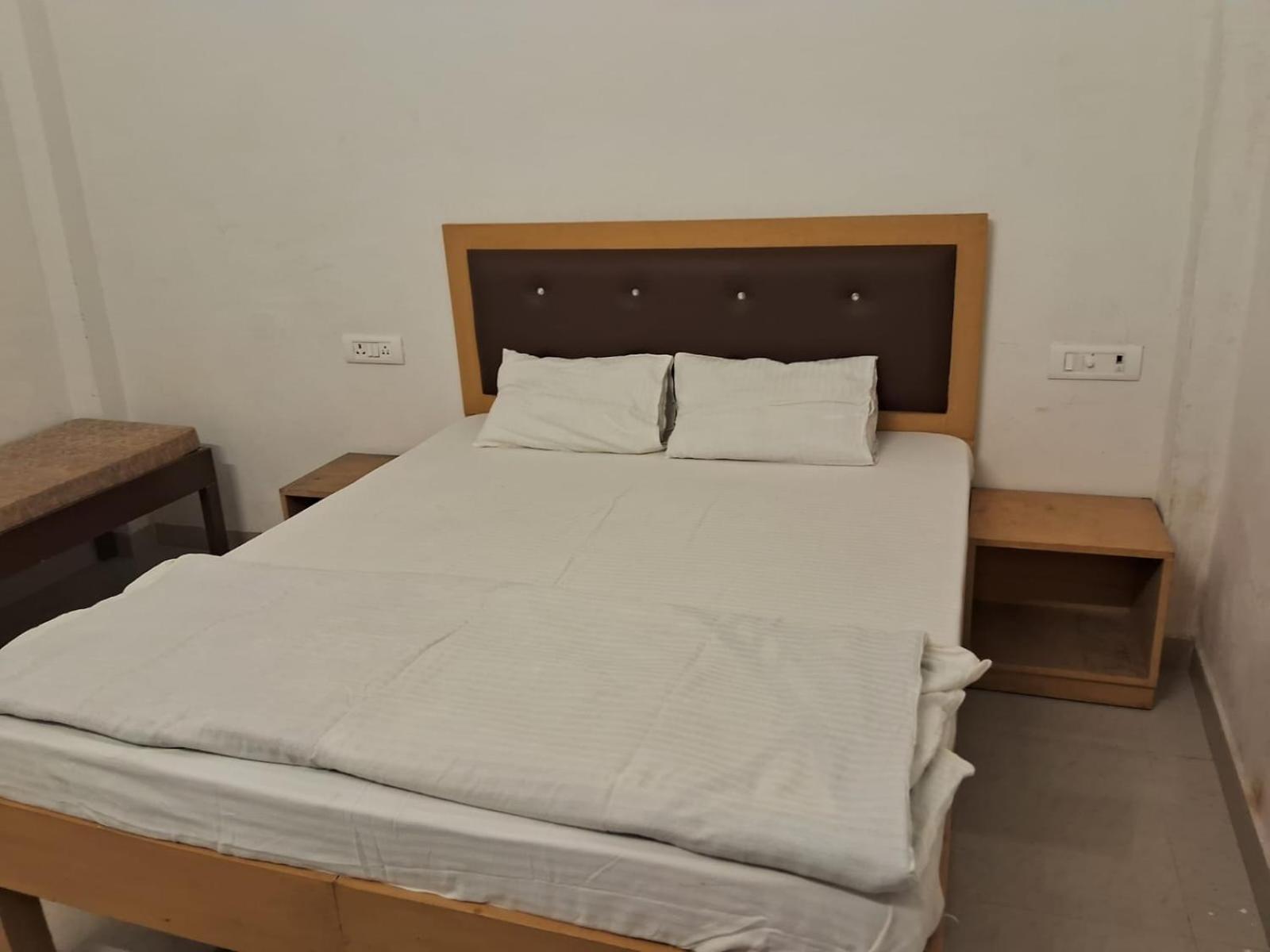 Hotel Rk Lawns Gonda Exterior foto